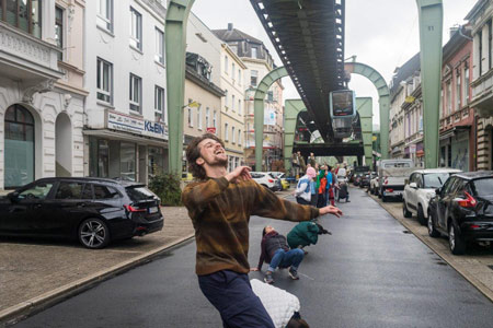 boris charmatz: „wundertal“ / sonnborner straße 
© martin argyroglo